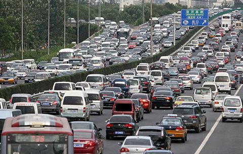 お盆の高速道路渋滞